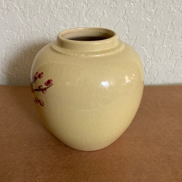 unbranded Art Vintage Yellow Ginger Jarvase With Hand Painted